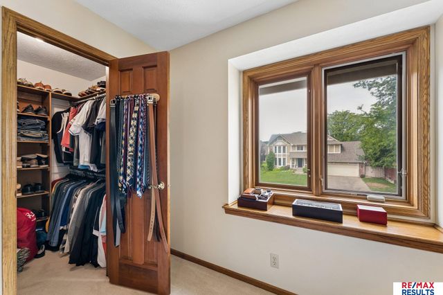 6151 S 102 Avenue, Omaha, NE 68127