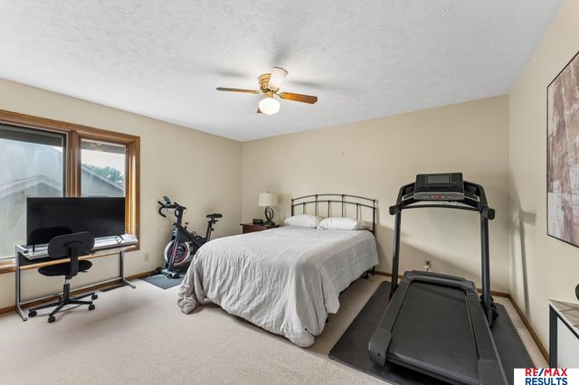 6151 S 102 Avenue, Omaha, NE 68127