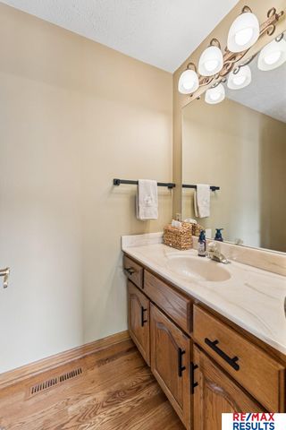 6151 S 102 Avenue, Omaha, NE 68127
