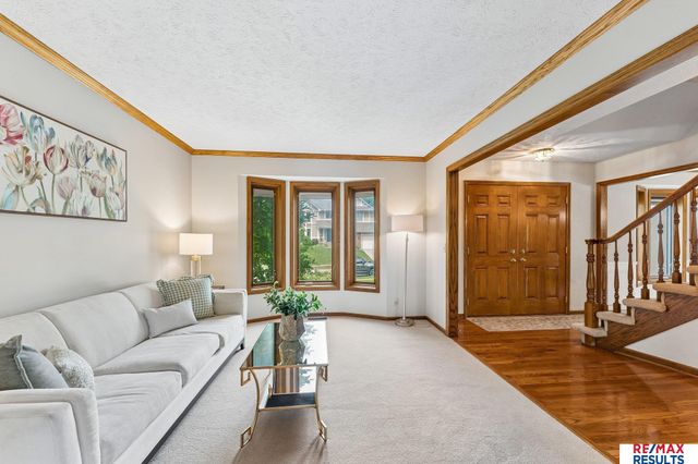 6151 S 102 Avenue, Omaha, NE 68127