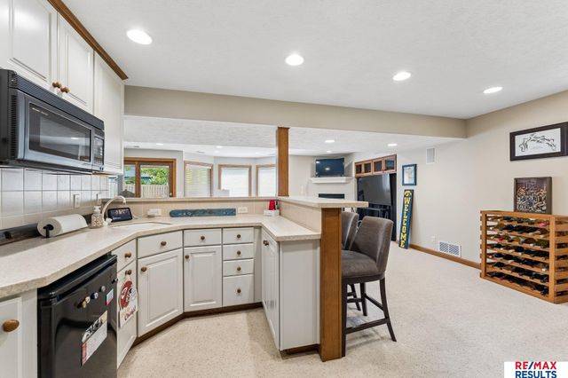 6151 S 102 Avenue, Omaha, NE 68127
