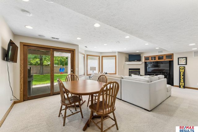 6151 S 102 Avenue, Omaha, NE 68127