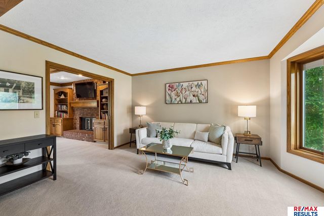 6151 S 102 Avenue, Omaha, NE 68127