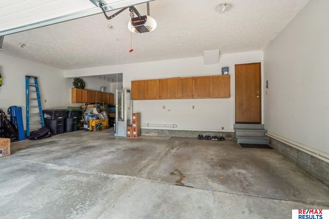 6151 S 102 Avenue, Omaha, NE 68127