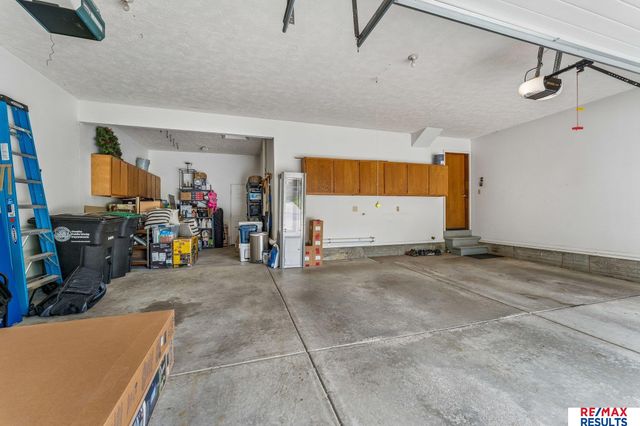 6151 S 102 Avenue, Omaha, NE 68127