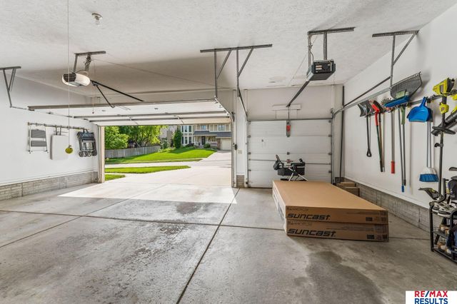 6151 S 102 Avenue, Omaha, NE 68127