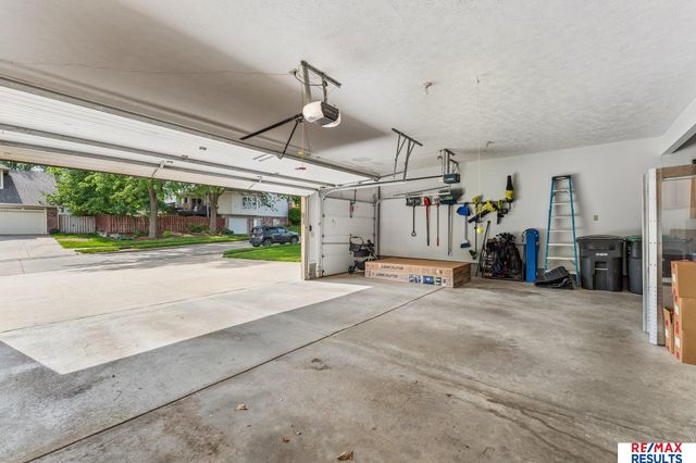 6151 S 102 Avenue, Omaha, NE 68127