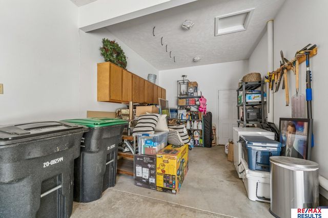 6151 S 102 Avenue, Omaha, NE 68127