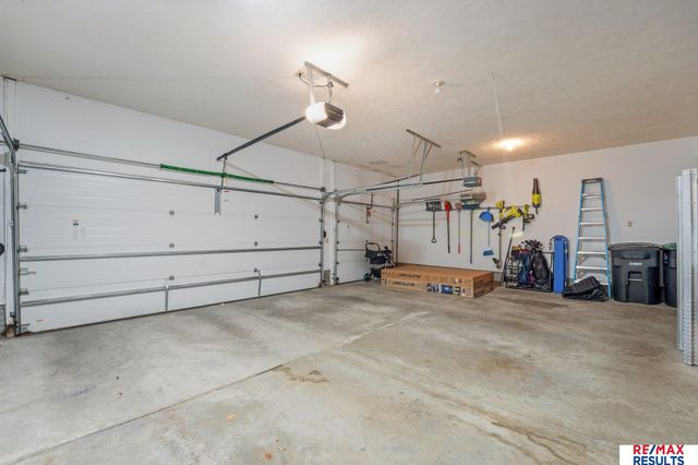 6151 S 102 Avenue, Omaha, NE 68127