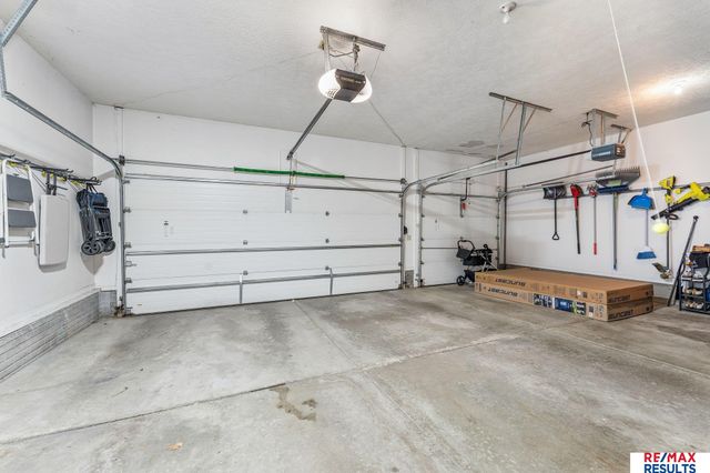 6151 S 102 Avenue, Omaha, NE 68127