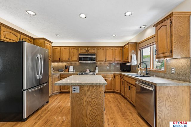 6151 S 102 Avenue, Omaha, NE 68127