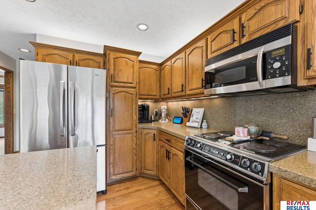 6151 S 102 Avenue, Omaha, NE 68127