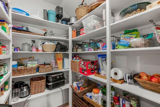 8461 Primrose Street, De Soto, KS 66018