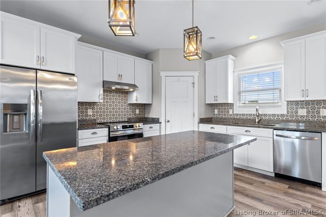 7901 Hillside Drive, Sellersburg, IN 47172