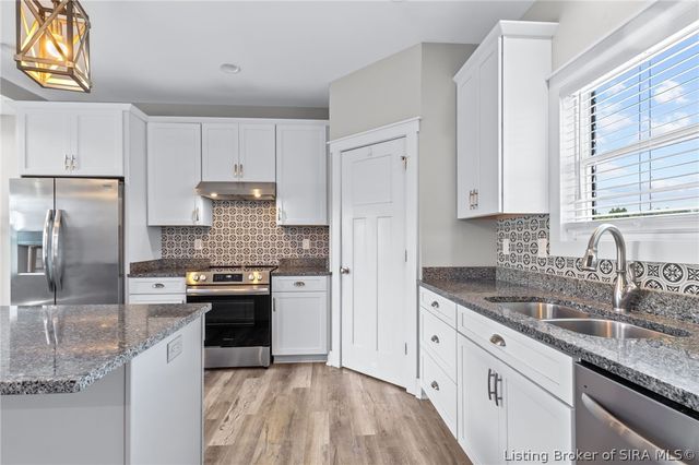7901 Hillside Drive, Sellersburg, IN 47172