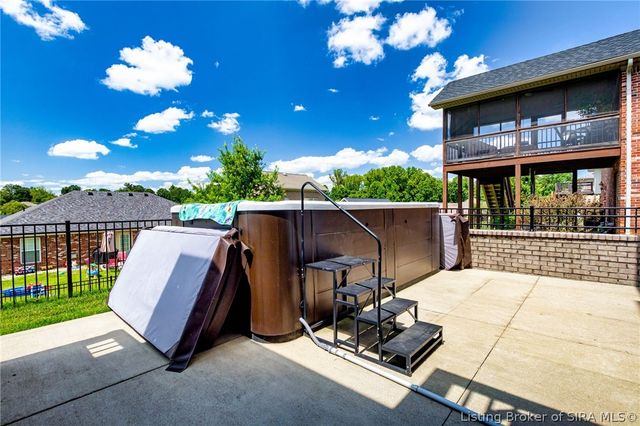 7901 Hillside Drive, Sellersburg, IN 47172
