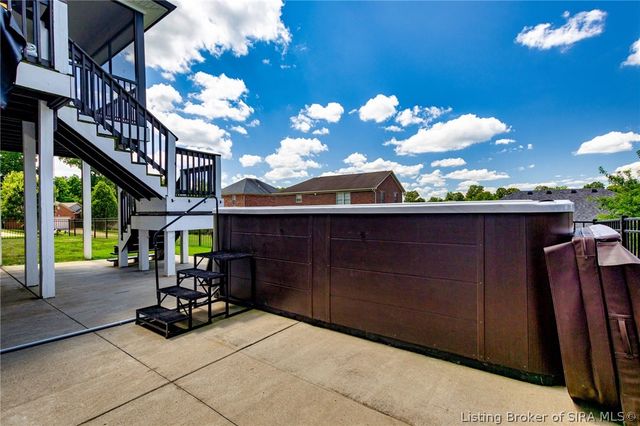 7901 Hillside Drive, Sellersburg, IN 47172