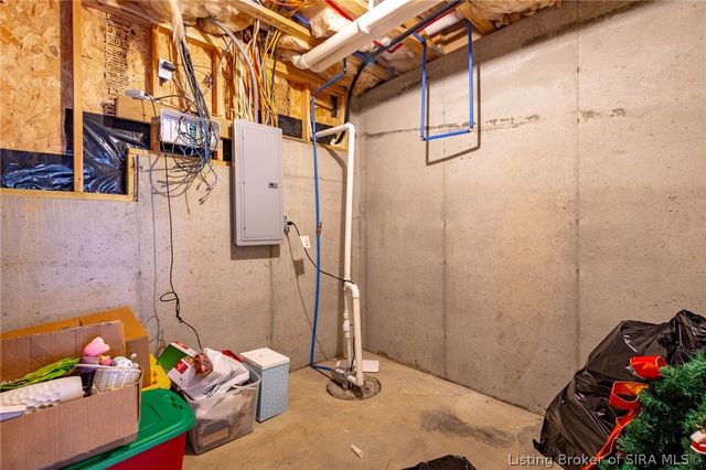 7901 Hillside Drive, Sellersburg, IN 47172