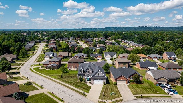 7901 Hillside Drive, Sellersburg, IN 47172