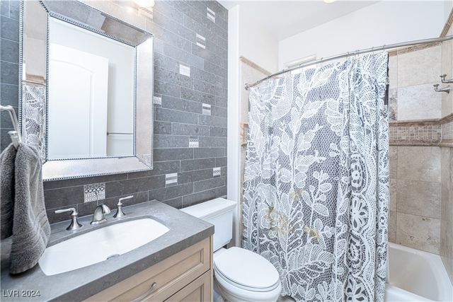 9219 Tesoras Drive 402, Las Vegas, NV 89144