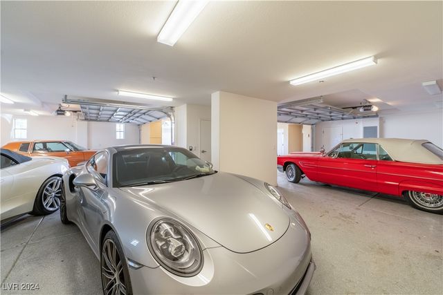 9219 Tesoras Drive 402, Las Vegas, NV 89144