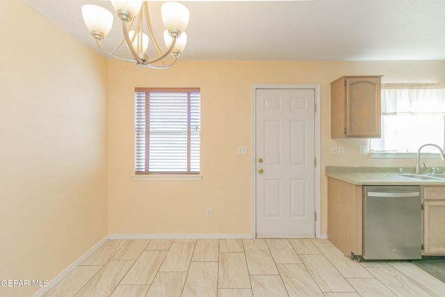 5652 RICK HUSBAND Drive, El Paso, TX 79934