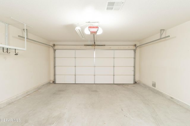 5652 RICK HUSBAND Drive, El Paso, TX 79934