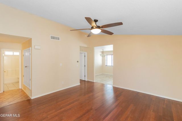 5652 RICK HUSBAND Drive, El Paso, TX 79934