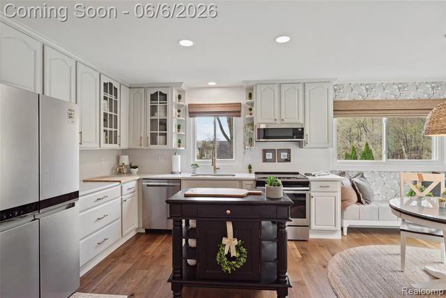 2167 Mayfair Drive, White Lake, MI 48383