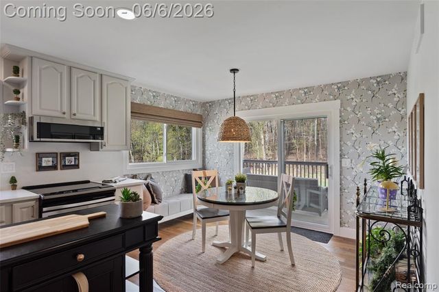 2167 Mayfair Drive, White Lake, MI 48383