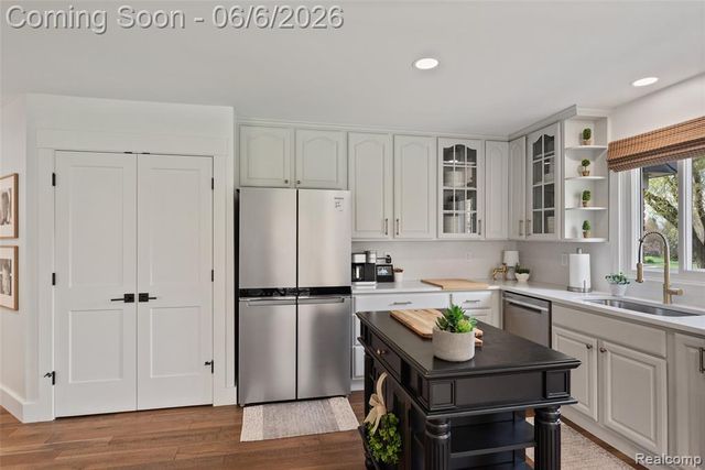 2167 Mayfair Drive, White Lake, MI 48383