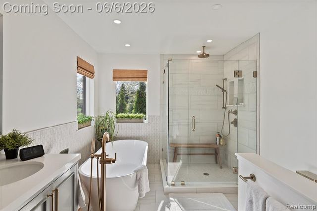 2167 Mayfair Drive, White Lake, MI 48383