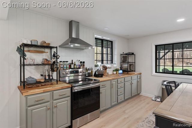 2167 Mayfair Drive, White Lake, MI 48383