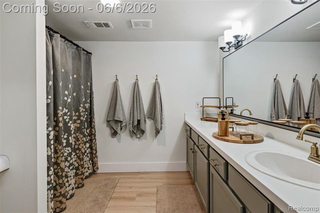 2167 Mayfair Drive, White Lake, MI 48383