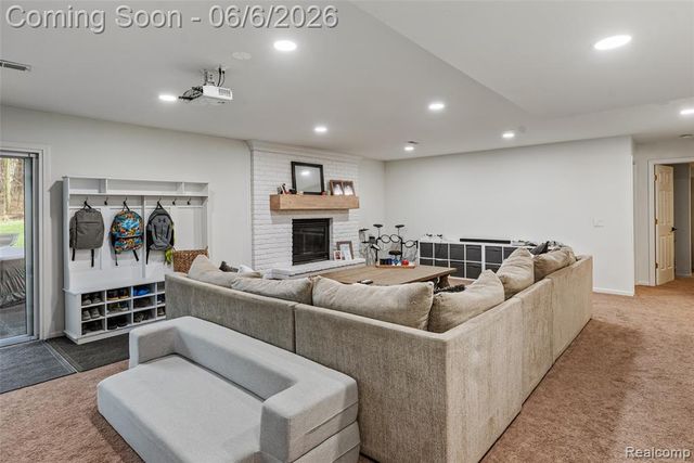 2167 Mayfair Drive, White Lake, MI 48383