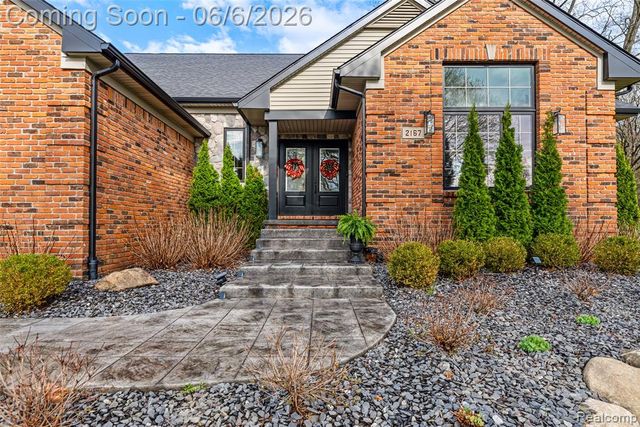 2167 Mayfair Drive, White Lake, MI 48383