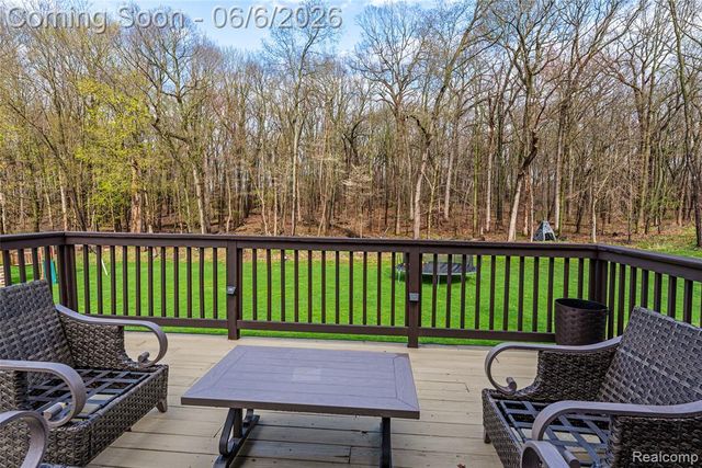 2167 Mayfair Drive, White Lake, MI 48383