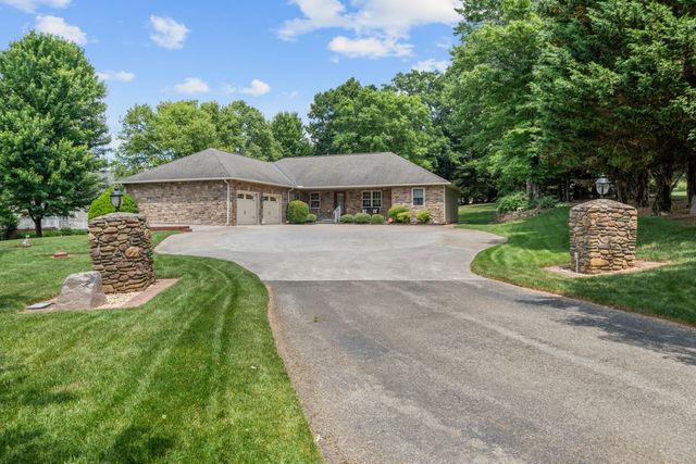1475 Edgebrook RD, Salem, VA 24153