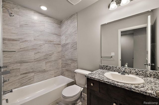 28287 Loews Drive, Chesterfield Township, MI 48051