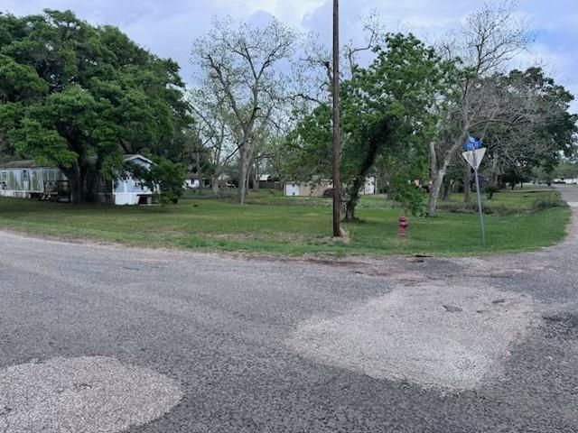 802 Foy Street, Sweeny, TX 77480