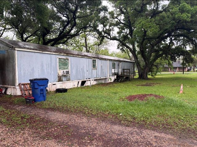 802 Foy Street, Sweeny, TX 77480