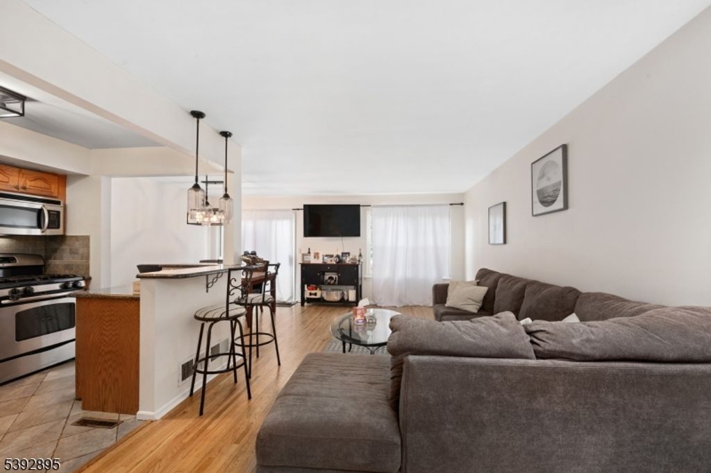 7 Dena Dr, Wanaque Boro, NJ 07465