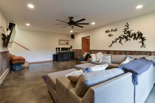 27534 Farm Road 2240, Shell Knob, MO 65747