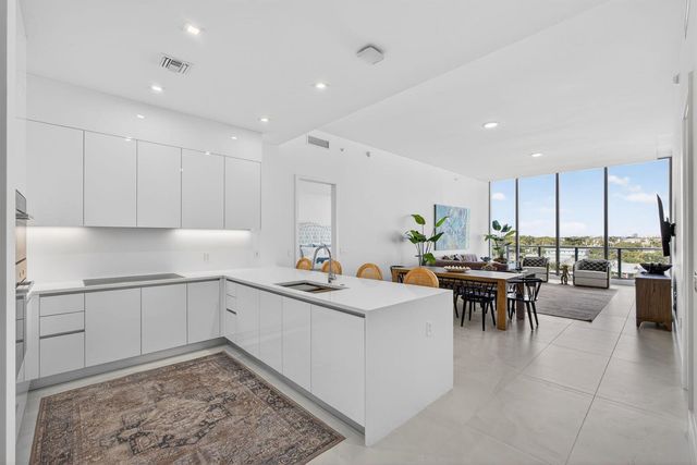 220 Lake Shore Drive 605, Lake Park, FL 33403