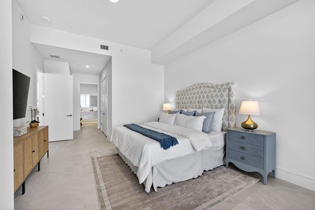 220 Lake Shore Drive 605, Lake Park, FL 33403