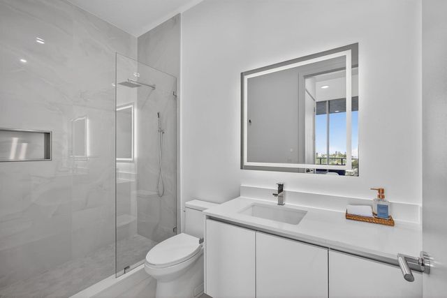 220 Lake Shore Drive 605, Lake Park, FL 33403
