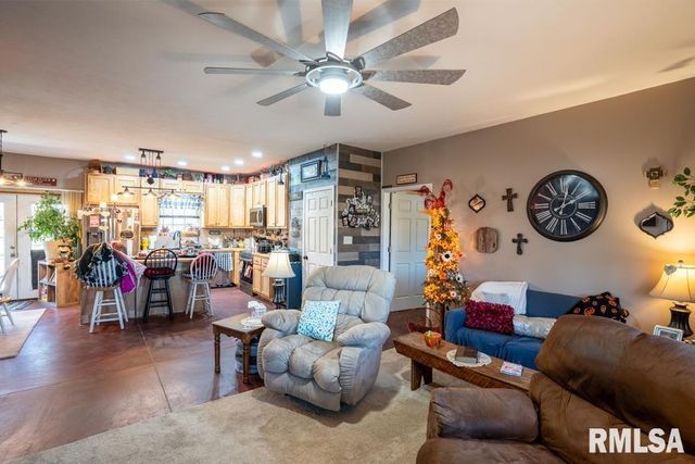 13261 CASEY Road, Marion, IL 62959