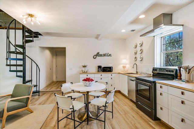 700 Furlong DR, Austin, TX 78746