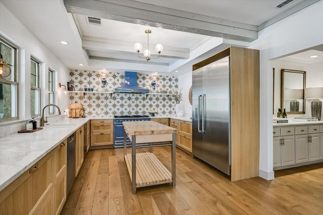 700 Furlong DR, Austin, TX 78746