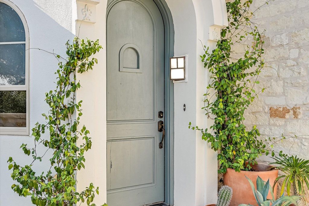 700 Furlong DR, Austin, TX 78746